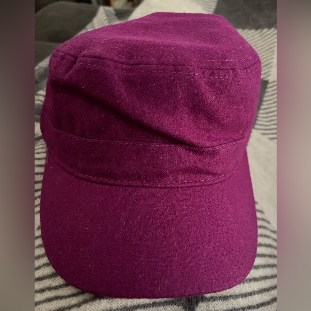 PURPLE/BERRY FLANNEL PUGS WINTER SHELBY BILLED HAT. NWT. OS.